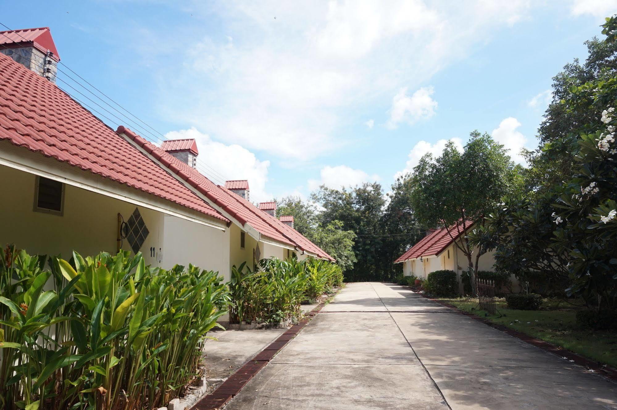 Ratchapreuk Resort Kalasin Exterior photo